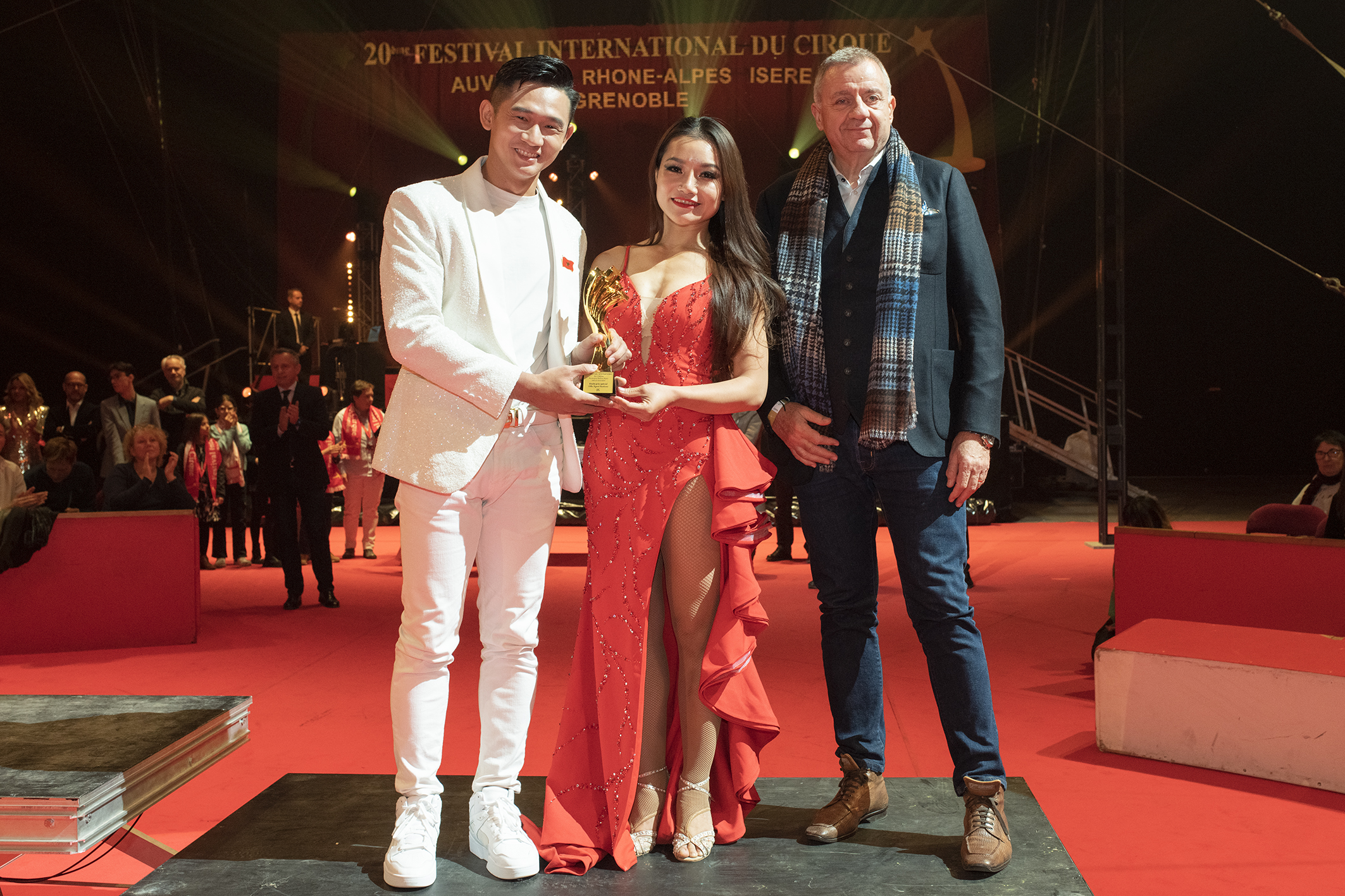 SPECIAL / Gilles TRIGNAT RESIDENCES - MOMENT OF LOVE / Sangles Aériennes