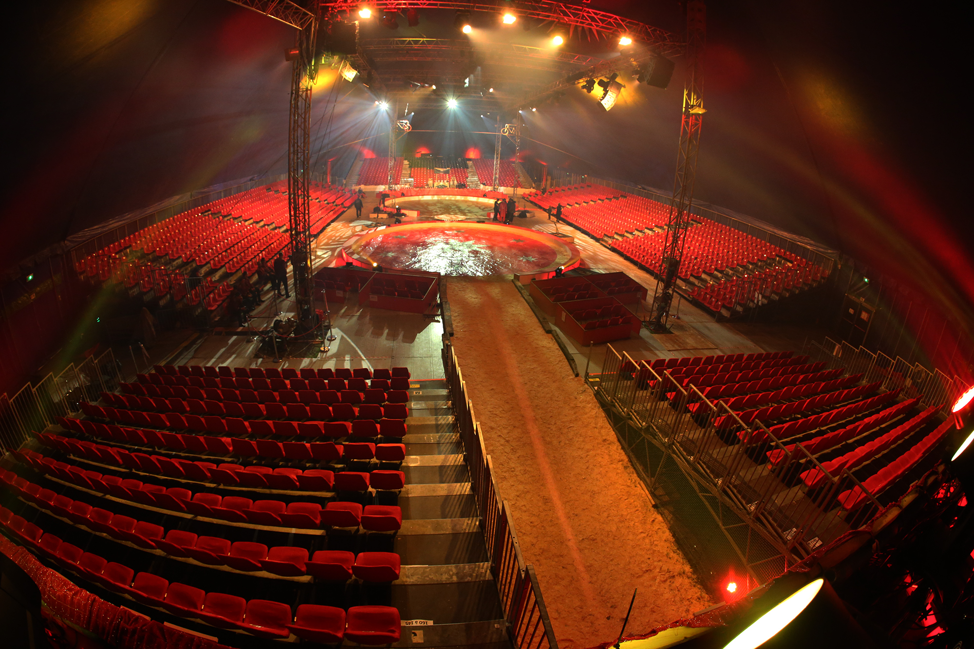 Festival International du Cirque intérieur du chapiteau - configuration