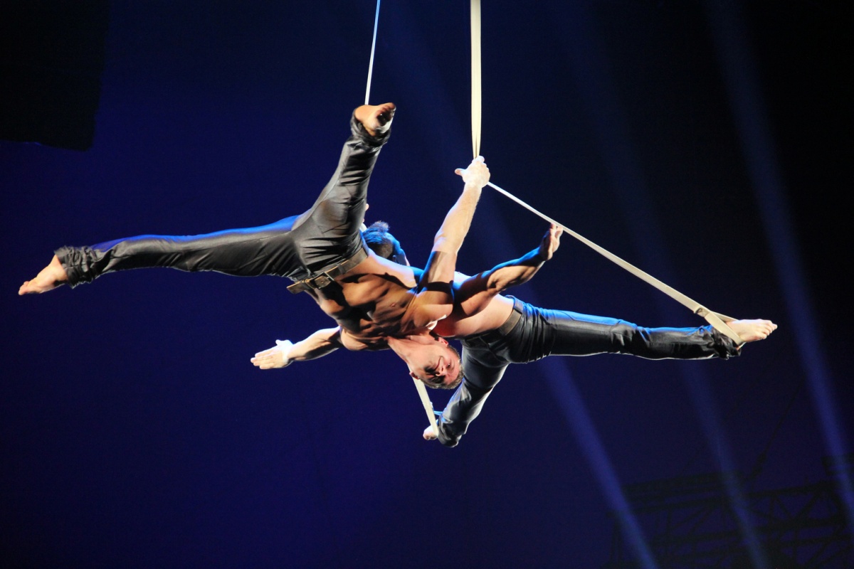 Festival International du Cirque 2018 - Numéro Duo Silver Stones - sangles