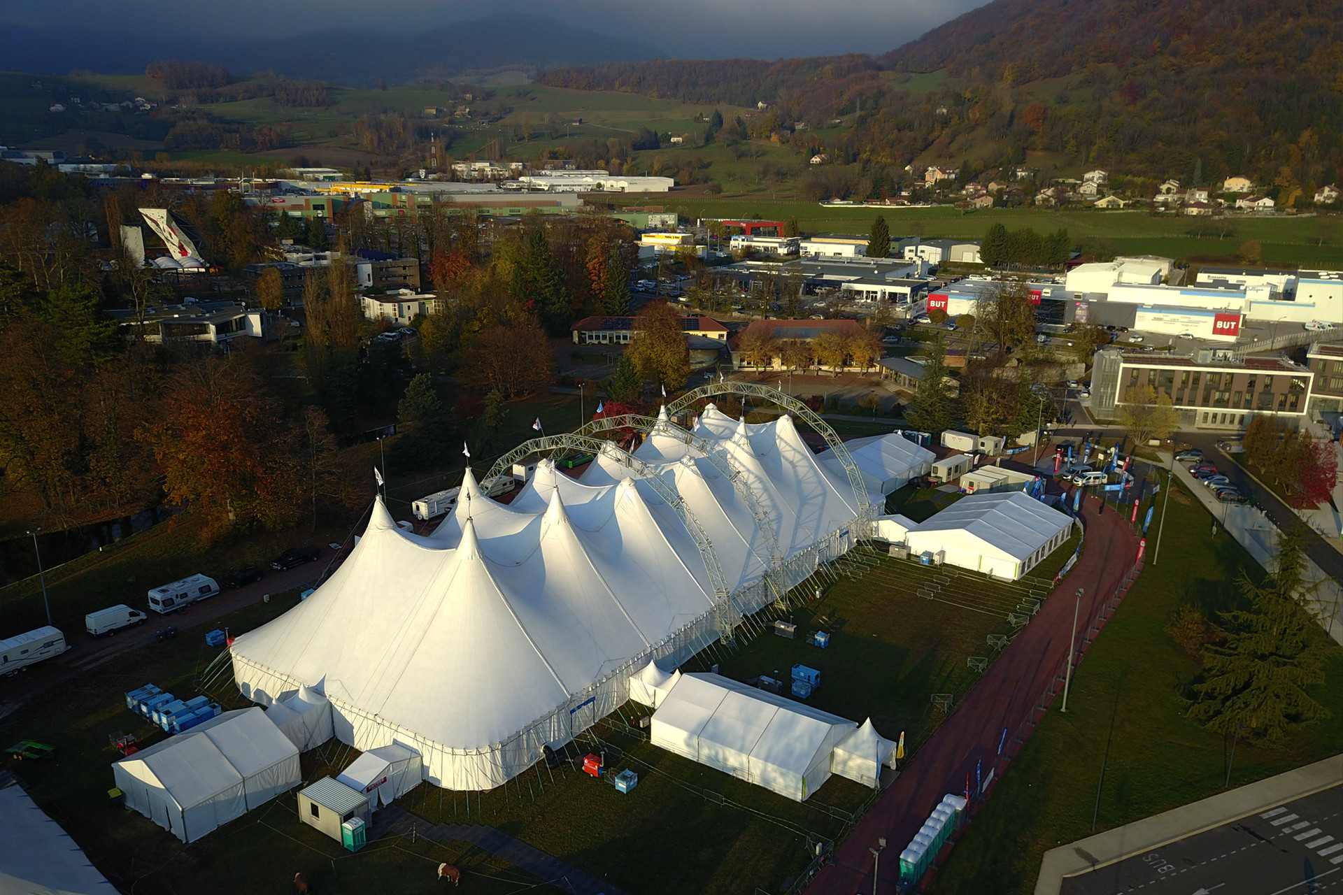 Un chapiteau géant pour le Festival International du Cirque