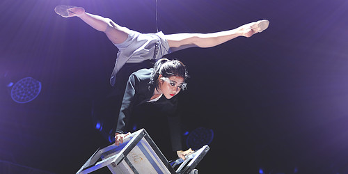 Le Cirque National de Chine (Equilibre de chaises) Thumbnail