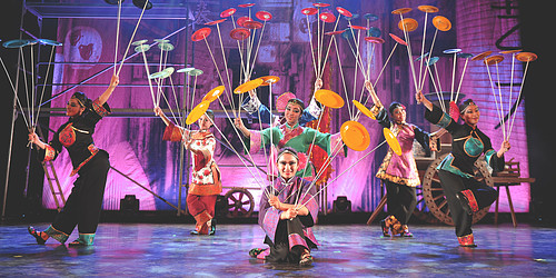Le Cirque National de Chine (Assiettes tournantes) Thumbnail